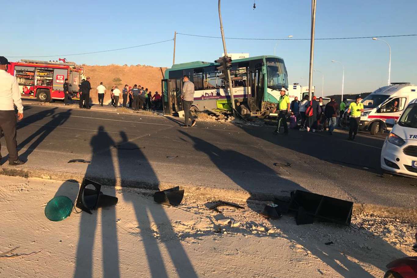 Şanlıurfa'da şehir içi minibüs ile otomobil çarpıştı: 9 yaralı